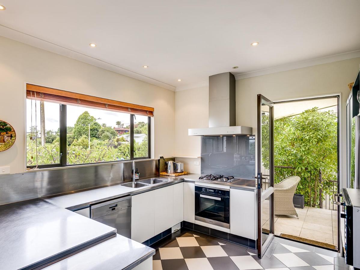 Busby Hill Villa - Havelock North Holiday Home エクステリア 写真