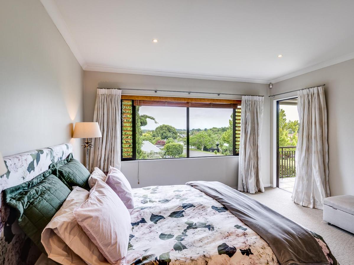 Busby Hill Villa - Havelock North Holiday Home エクステリア 写真