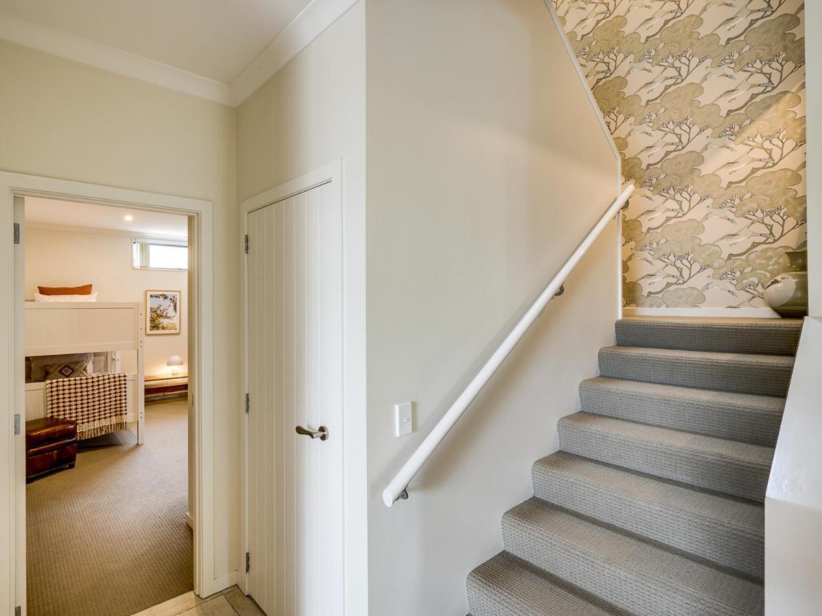 Busby Hill Villa - Havelock North Holiday Home エクステリア 写真