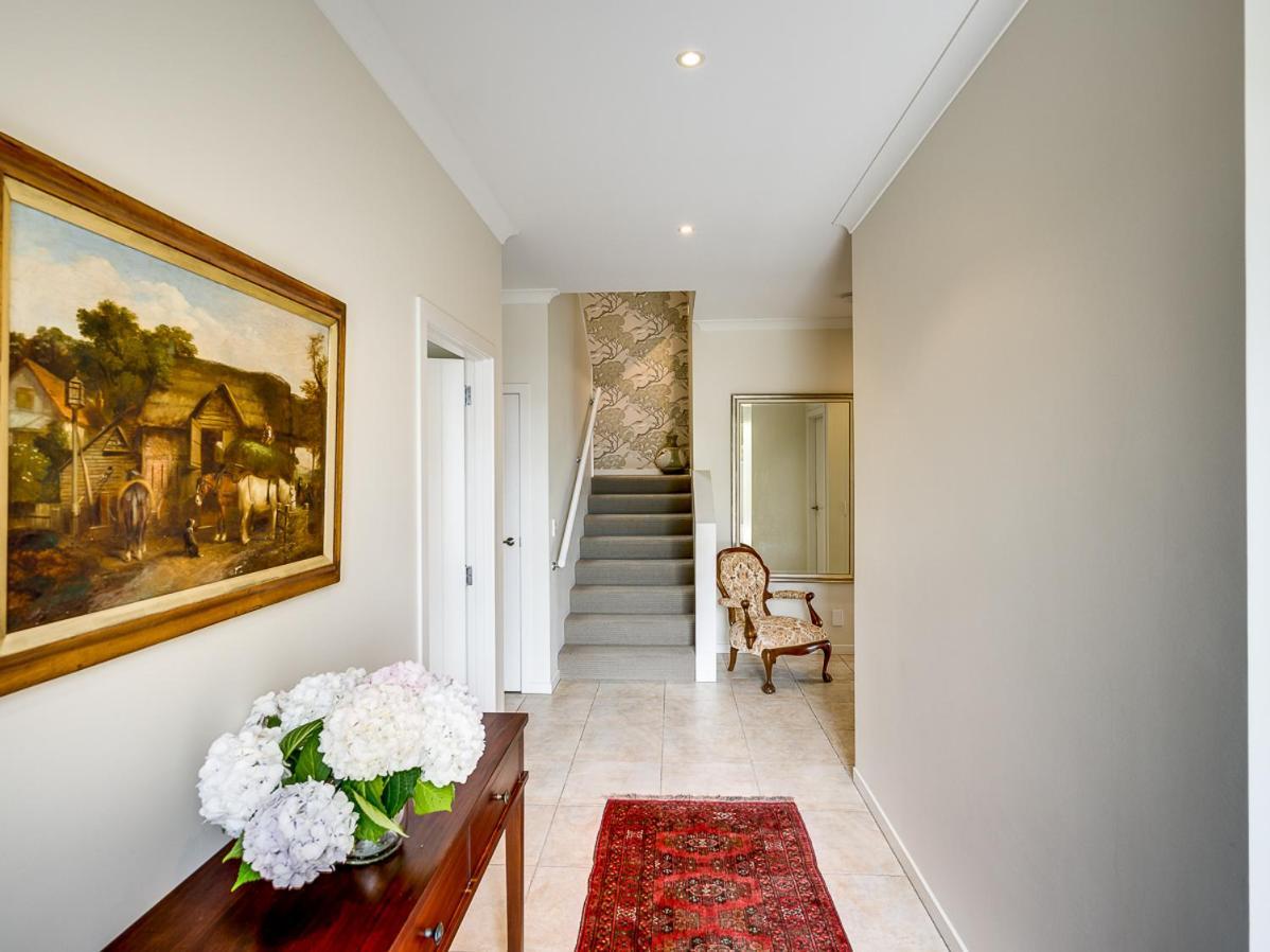 Busby Hill Villa - Havelock North Holiday Home エクステリア 写真