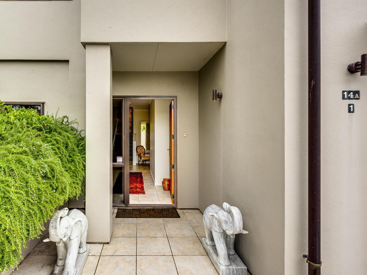 Busby Hill Villa - Havelock North Holiday Home エクステリア 写真