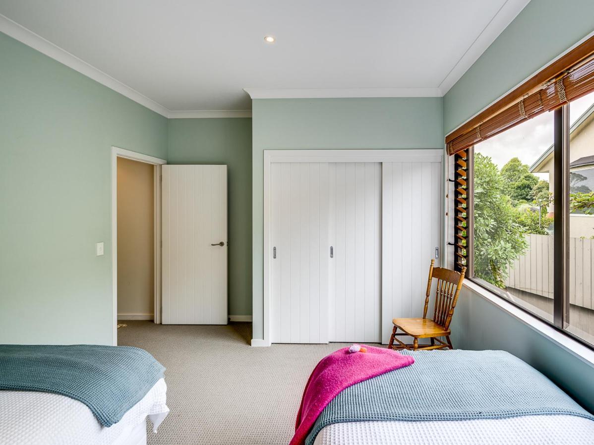 Busby Hill Villa - Havelock North Holiday Home エクステリア 写真