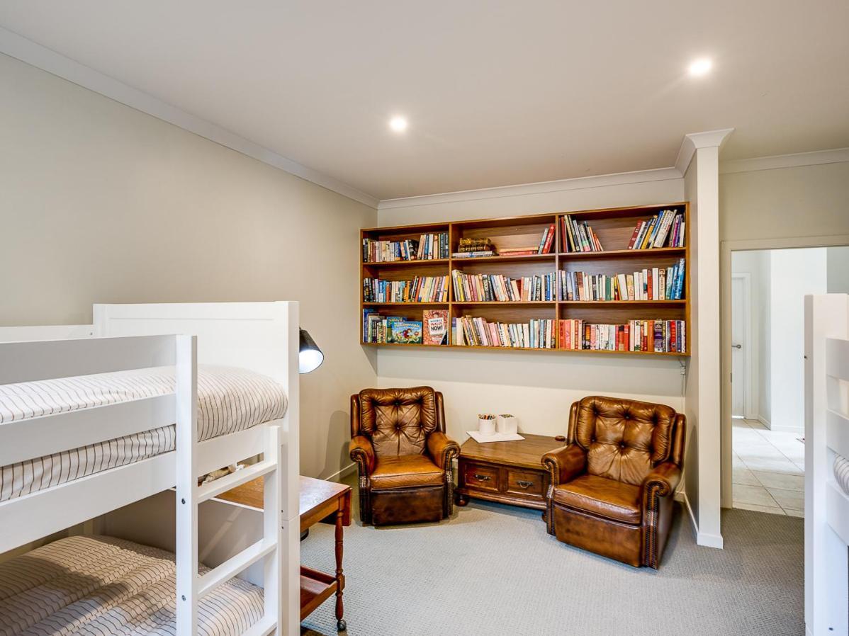Busby Hill Villa - Havelock North Holiday Home エクステリア 写真