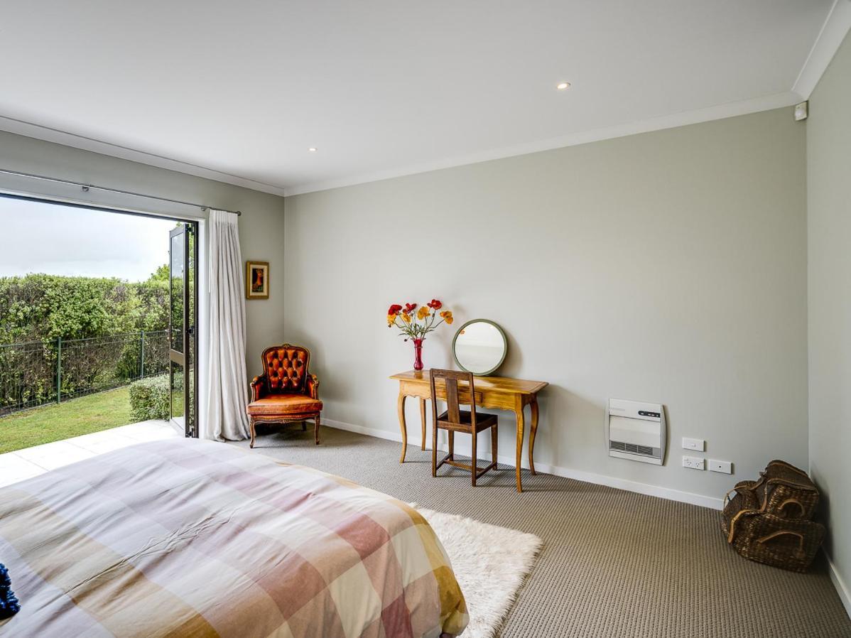 Busby Hill Villa - Havelock North Holiday Home エクステリア 写真