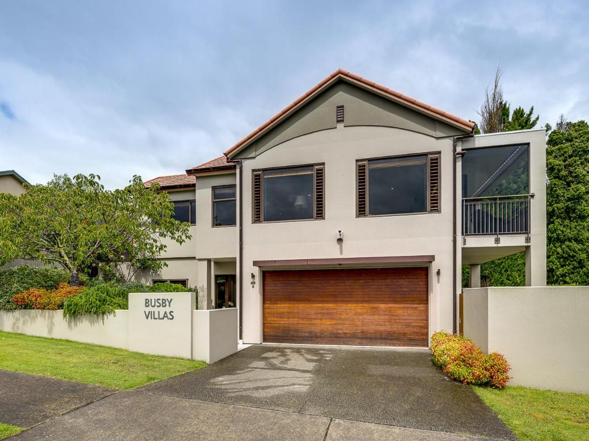 Busby Hill Villa - Havelock North Holiday Home エクステリア 写真