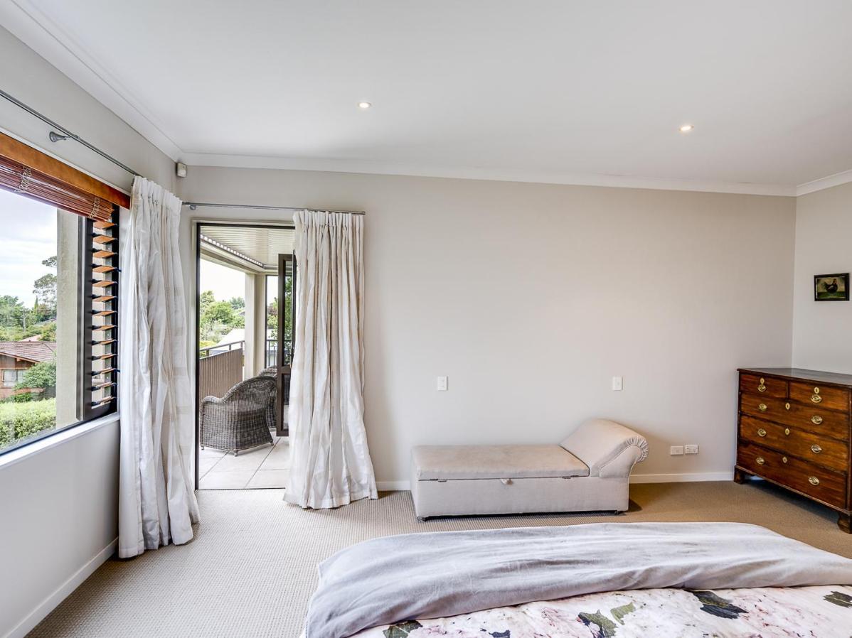 Busby Hill Villa - Havelock North Holiday Home エクステリア 写真