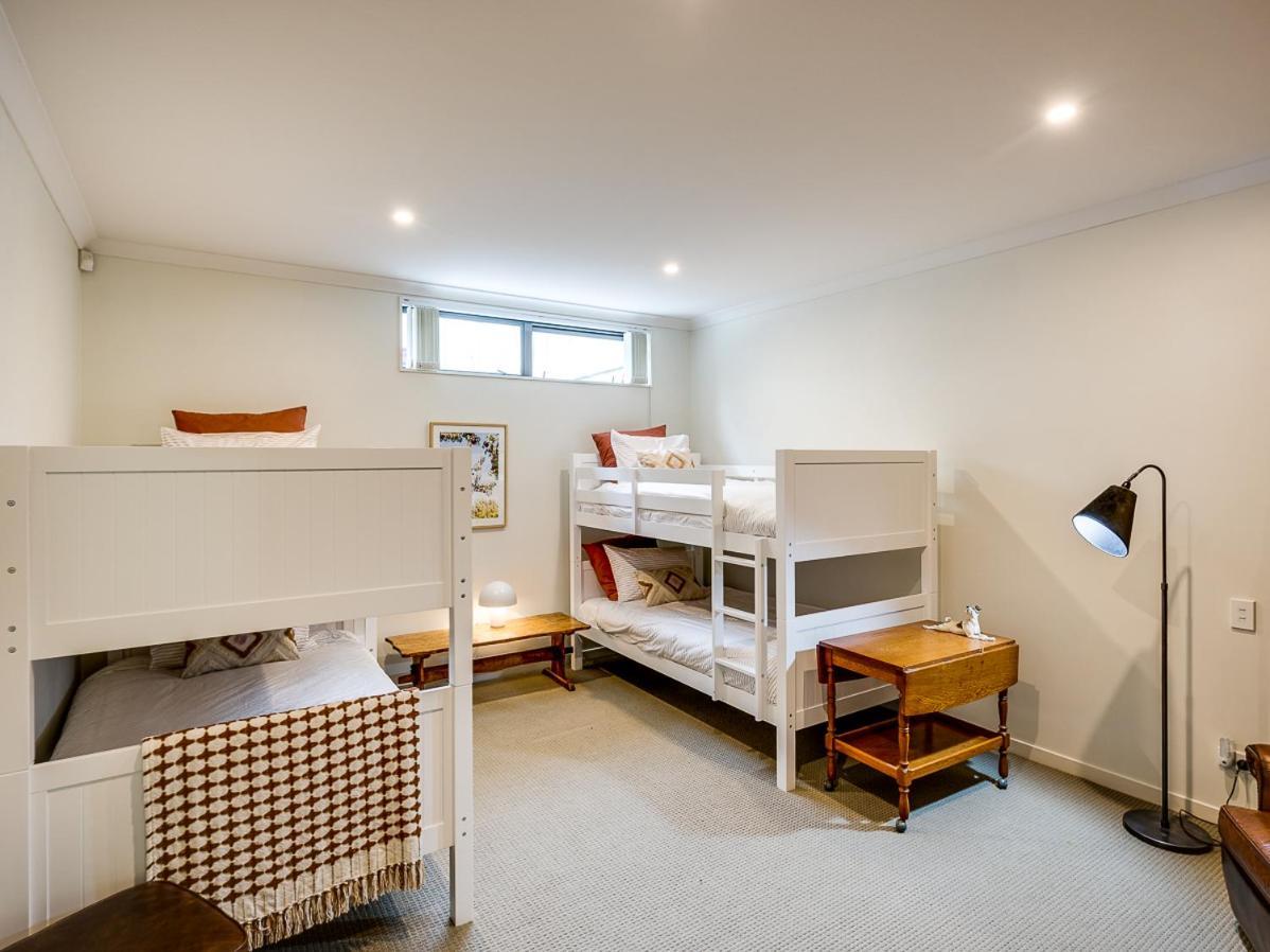 Busby Hill Villa - Havelock North Holiday Home エクステリア 写真